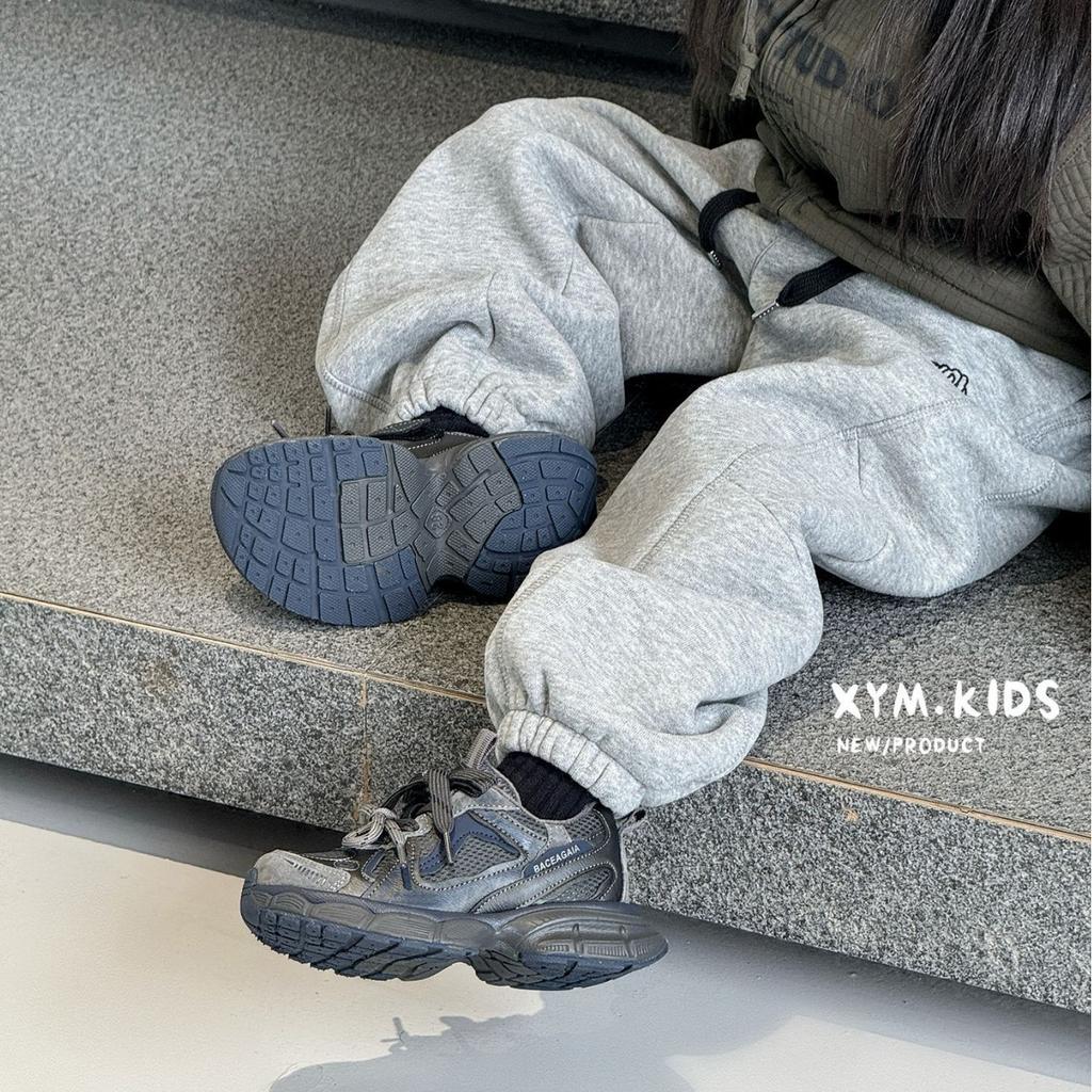 Зима 2025 новые детские спортивные туфли две хлопковые туфли модные ретро двойная шнуровка бархатные мальчики и девочки папины кроссовки