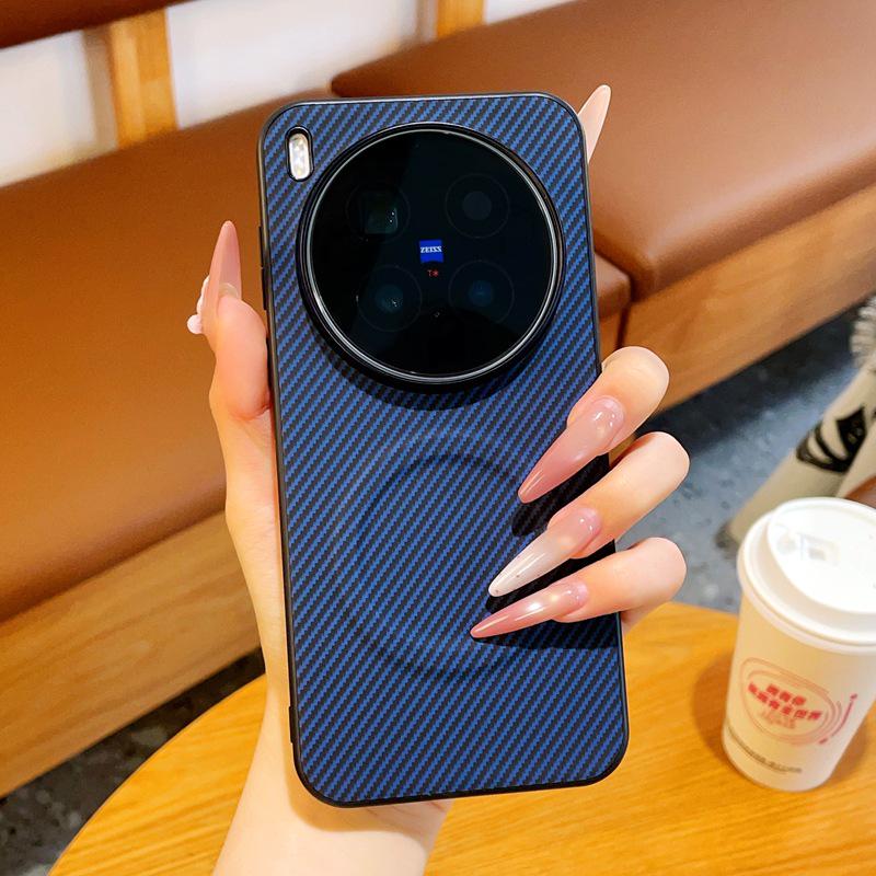 Совместимо с vivo X300Ultra: Мягкий бронированный чехол с магнитной присоской, большие вырезы, текстура углеродного волокна S60, однотонная кожа, защита в стиле легкой роскоши.