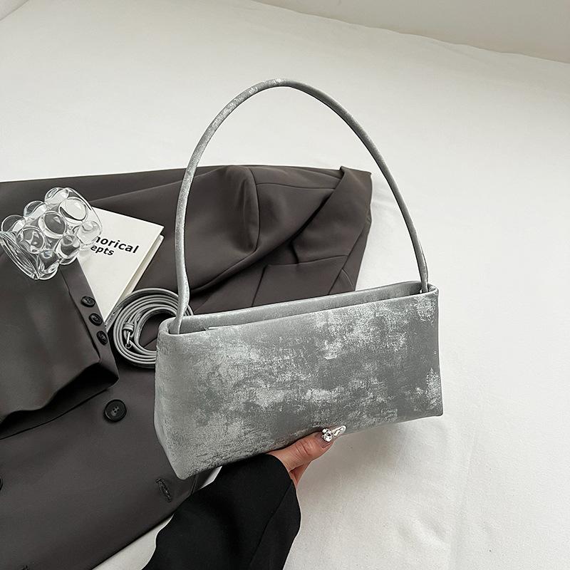 Корейская версия нишевый дизайн сумка-багет подмышку зарубежное ощущение ретро однотонная простая сумка на плечо элегантная маленькая квадратная сумка женская сумка