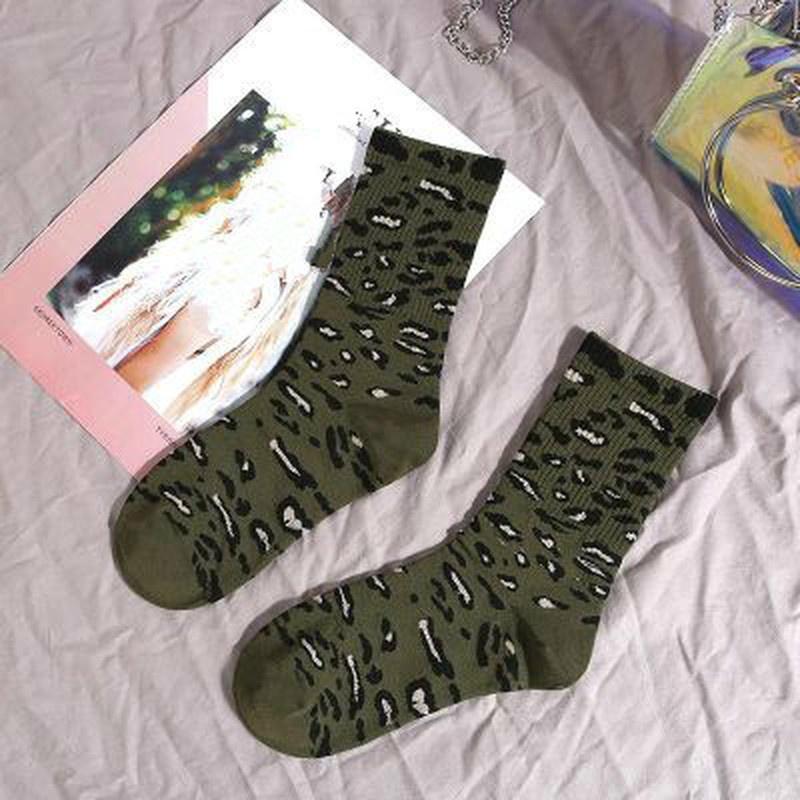 New 1Pair Men And Women Middle Tube Couple Socks Personality Leopard Print Cotton European American Trendy Ladies Socks