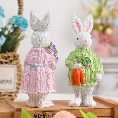 Фигурка пасхального кролика, смола, статуэтка кролика, держащая цветы/морковь, весеннее настольное украшение для дома, офисного стола