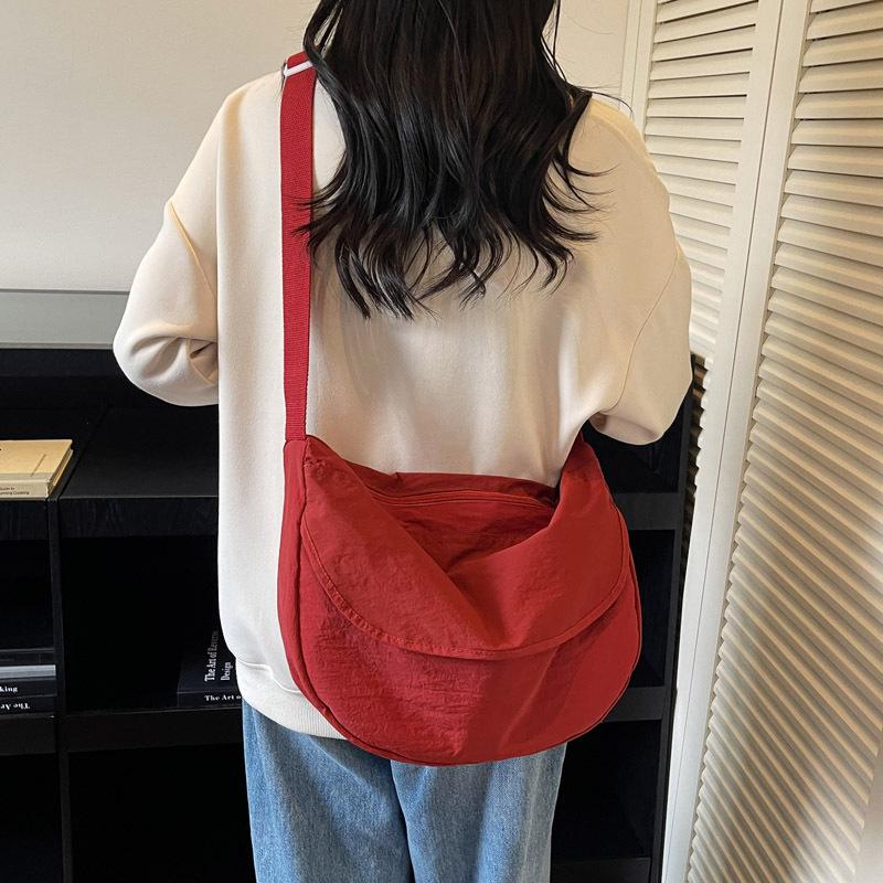 Casual Simple Shoulder Messenger Bag Large Capacity New Dumpling Bag Light and Simple Japanese Dumpling Bag Commuter Bag