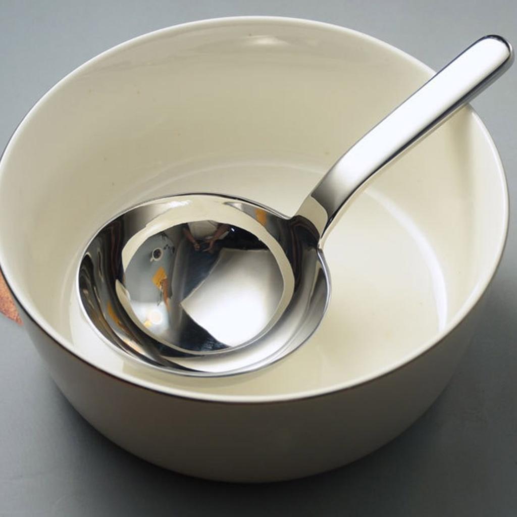 Удобный половник из нержавеющей стали для повседневной готовки. Прочный половник с толстым дизайном для сервировки и приготовления.