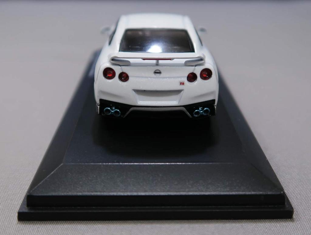 Kyosho Nissan White Finished Product Limited Edition 1/64 GT-R