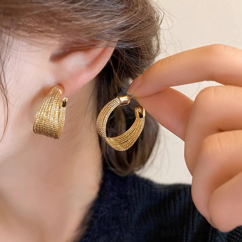 Винтажные гладкие металлические серьги-кольца в стиле панк для женщин, преувеличенные золотые геометрические серьги в форме буквы C, женские модные ювелирные изделия, подарки, новинка