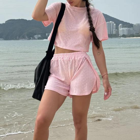 Летний комплект пижамы из 2 предметов для женщин: кроп-топ с коротким рукавом с прорезями и шорты с разрезом. Повседневный комплект для отдыха и сна.