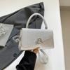 Простой текстурный нишевый дизайн повседневная портативная маленькая квадратная сумка лето новая глянцевая вставка на плечо сумка-мессенджер
