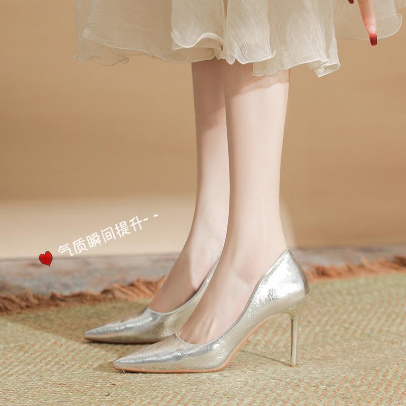 Серебристые женские туфли-стилетто, новая юбка, темперамент, мягкая кожа, золотистый острый носок, не устают ноги, универсальные туфли для подружки невесты
