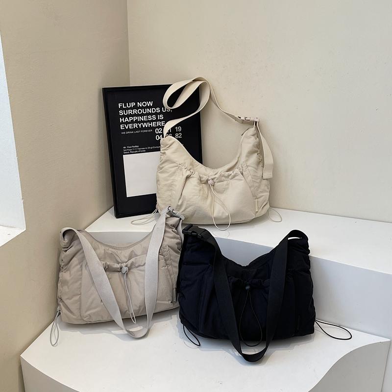 Nylon Crossbody Bag Women's Lightweight Large Capacity Shoulder Bag Commuter Dumpling Bag