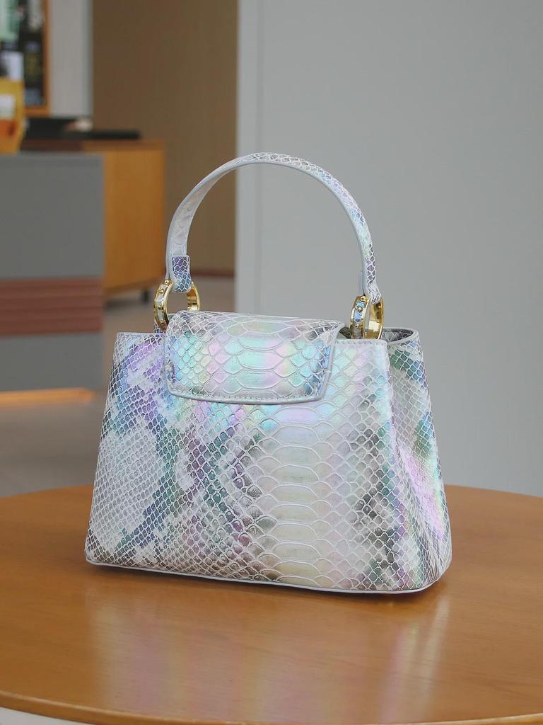 Сумка класса люкс Himalaya V-образной формы с градиентом и узором под змею (2024)