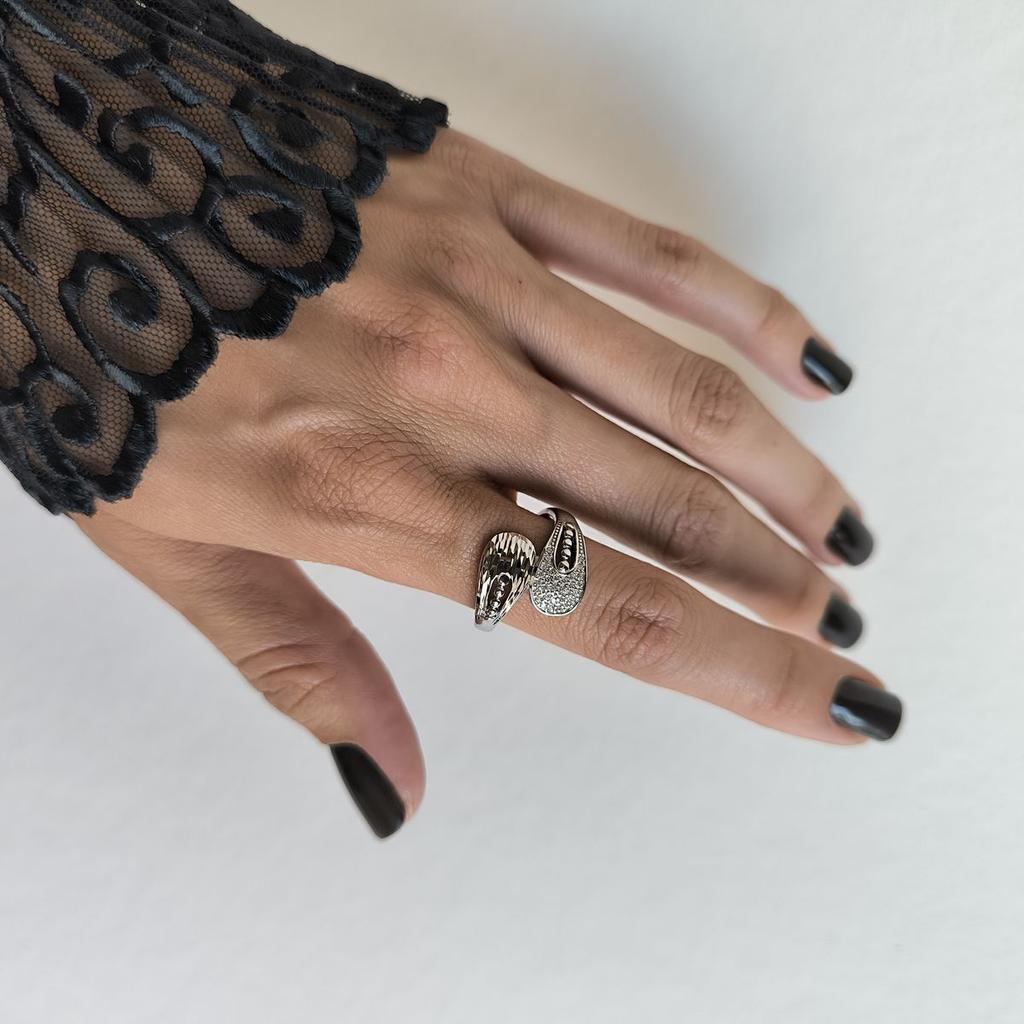 Серебряное кольцо с фианитами, вес изделия 4,21 гр (2180678)