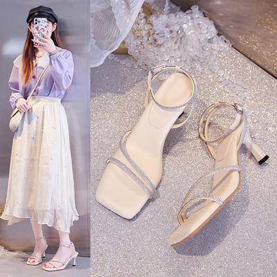 Слово из стразов с шлепанцами, женщины носят красивые высокие каблуки летом, женская новая мода 2025, легкая роскошь