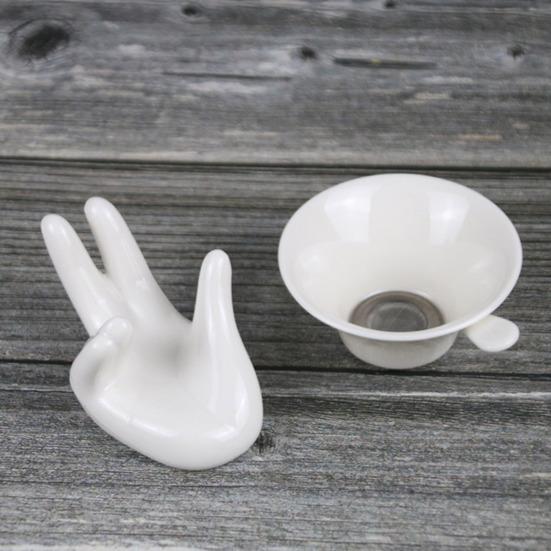 Подставка для яиц в форме руки. Прочная керамическая конструкция. Простая в уходе подставка для вареных яиц. Украшение стола.