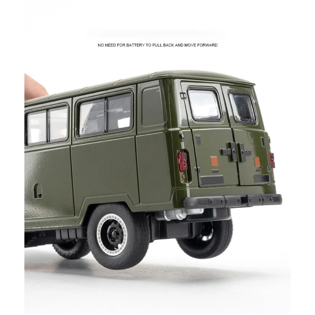 New 1/18 Russian UAZ TRAVELER 452 VAN Alloy Diecasts & Toy Vehicles Metal Toy Car Model Sound and Light Collection Kids Toy