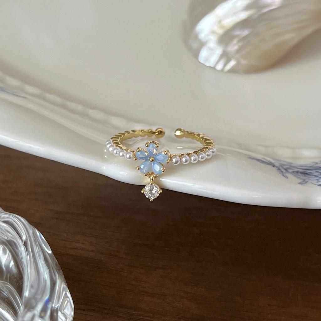 Trendy S925 Pure Silver Ring With Beautiful Pearl Floral Detailing For Women