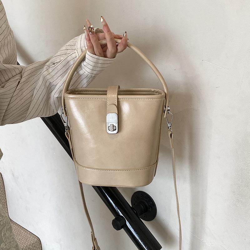 Женская сумка с высоким чувством 2025 новая модная осенне-зимняя нишевая дизайнерская сумка через плечо, сумка-мессенджер, ретро-сумка