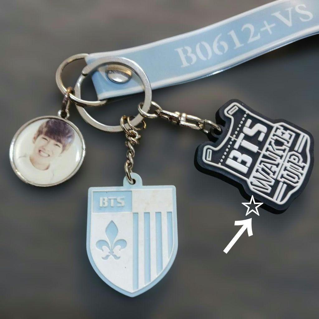 [Б/У] Брелок Тэхён Именная табличка Брелок BTS