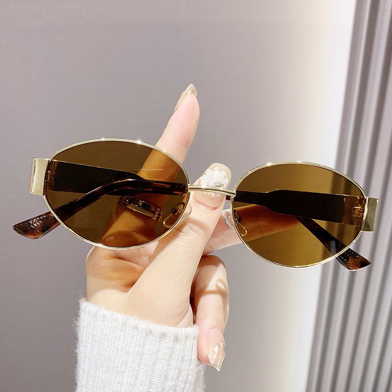 Женские солнцезащитные очки 2024 года в круглой металлической оправе: Маленький, стильный, солнцезащитный, с защитой от ультрафиолета