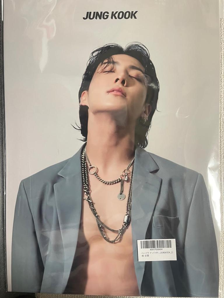 Товары Чонгука Постер 12 листов Набор наклеек 1 лист 12 Постер 1 Набор наклеек PO + + (ЧОНГКУК)