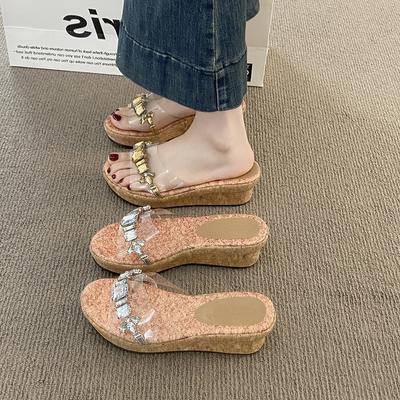 Красивая версия прозрачных шлепанцев на танкетке с одним ремешком, женские 2025, новые летние шлепанцы на платформе, пляжная обувь