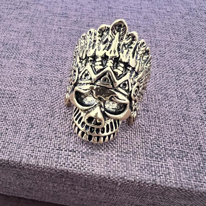 Кольцо Dark Series Retro Skull Five-Claw Ring - крутой аксессуар в стиле хип-хоп и уличный стиль