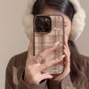 Клетчатый чехол Maillard Brown для iPhone 16 Apple 14pro Кожаный 11 Подходит для 1312 Осень и Зима Max