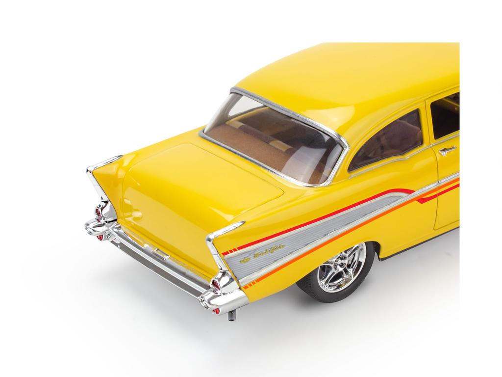German Revell American Revell 57 Chevy Bel Air Plastic Model 14551 (Revell) 1/25