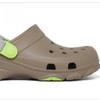 Выберите 1 из 8 классических вездеходных сабо Crocs