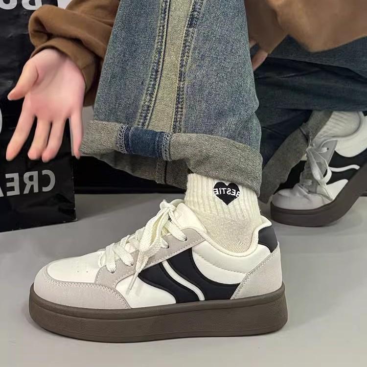 Ретро немецкие тренировочные кроссовки женские 2025 новые популярные дышащие на толстой подошве универсальные нишевые повседневные папины спортивные кеды для скейтборда детские