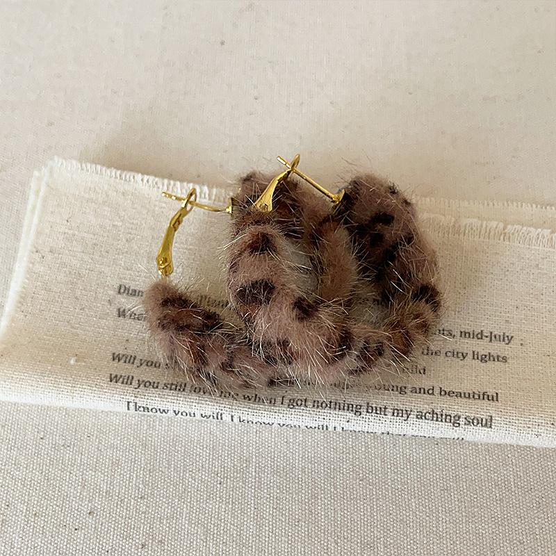 Autumn And Winter Exaggerated Plush Leopard Print Earrings Stud Earrings Female Personality Retro Simple Fashion Commuting Versatile Earrings