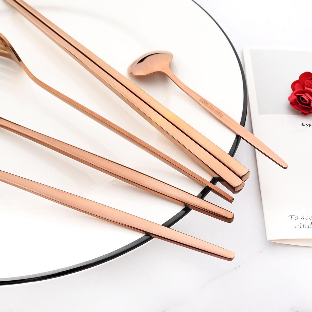 2 шт. портативная черная посуда из нержавеющей стали, набор столовых приборов, ложка, палочки для еды, набор западных обедов, ужинов, дорожная посуда