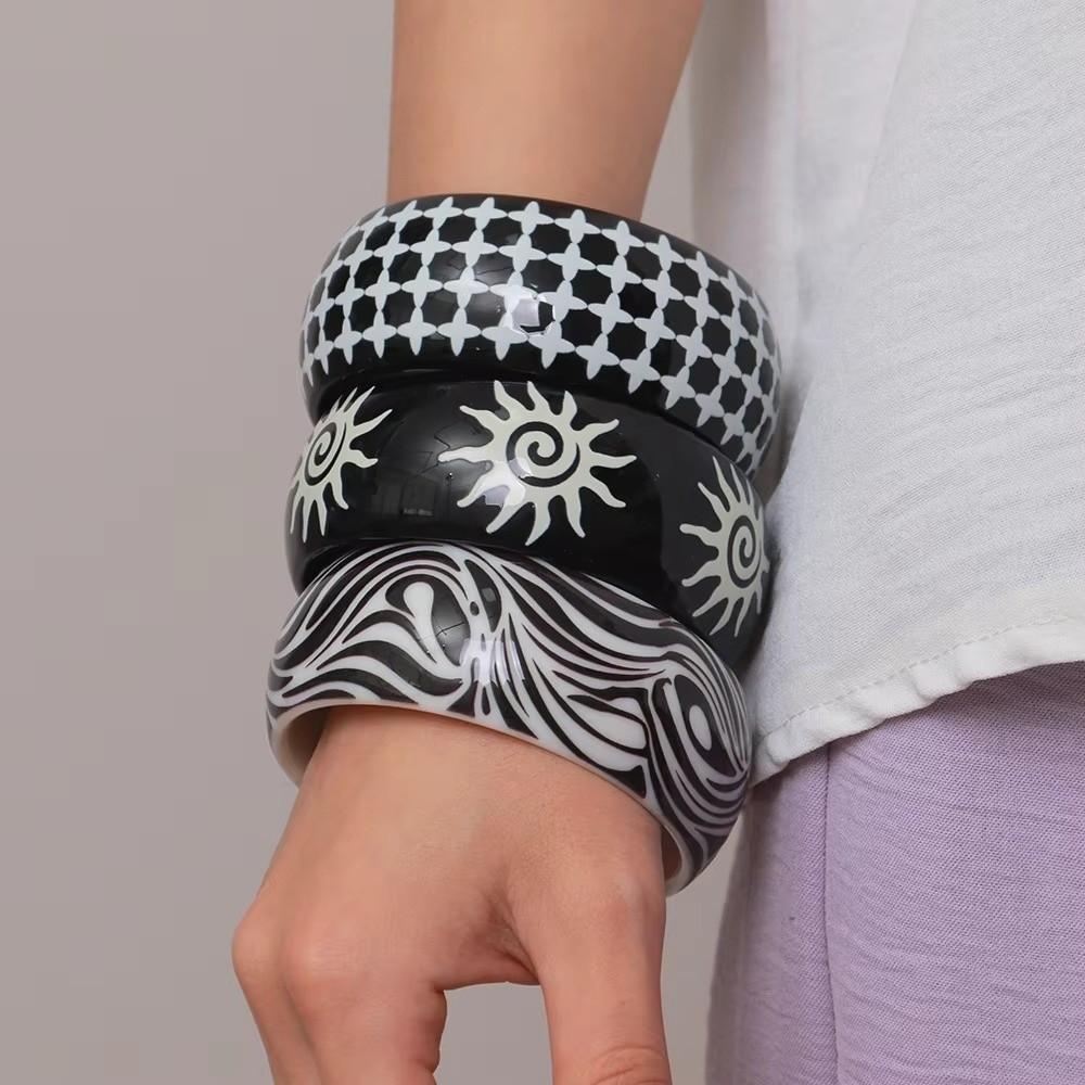 Irregular Striped Pattern Wide Cuff Bangle Black White Color Geometric Round Bangle for Women