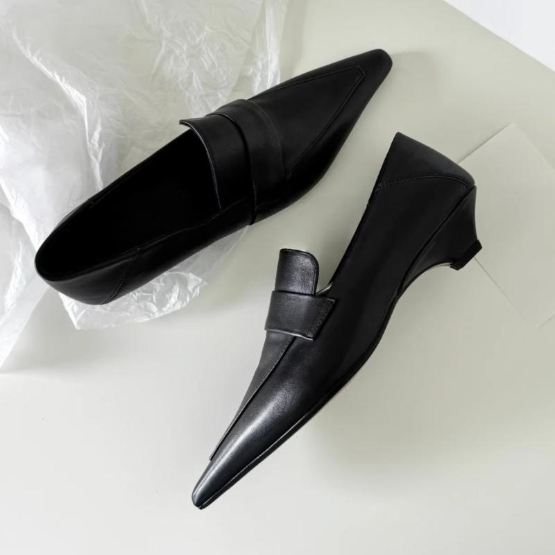 Весна 2026 Женские лоферы с острым носом на низком каблуке Лаконичные слипоны Однотонная обувь Дизайнерские Элегантные Туфли для стриптиз-клуба Женская обувь