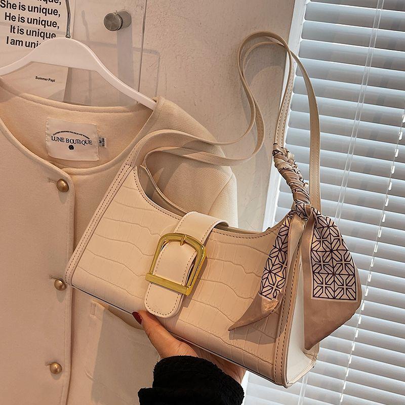 This year, the popular French niche underarm bag women's 2025 new high-end baguette bag women's shoulder bag