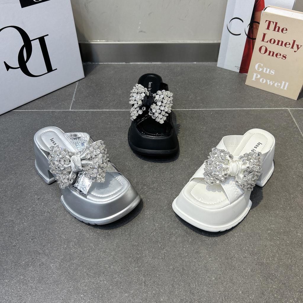 Thick Soled Rhinestone Bow Casual Sandals for Women's Summer Wear 2024 New High-end Fashion Versatile One Word Slippers