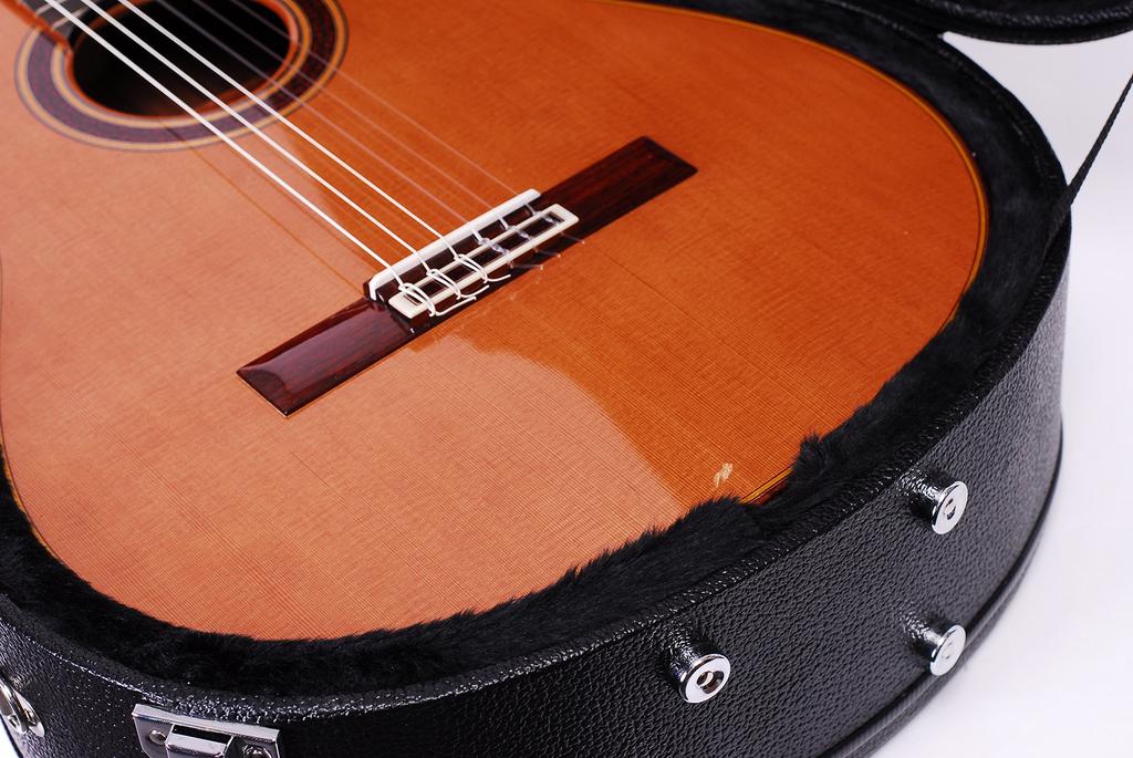 Жесткий чехол для классической гитары KC G-110