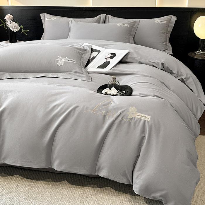 Роскошный четырехкомпонентный комплект постельного белья из чистого хлопкового фланеля: Однотонное вышитое постельное белье и пододеяльник в подарок.