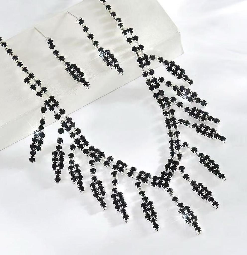 Элегантный межконтинентальный свадебный набор из страз: колье и серьги