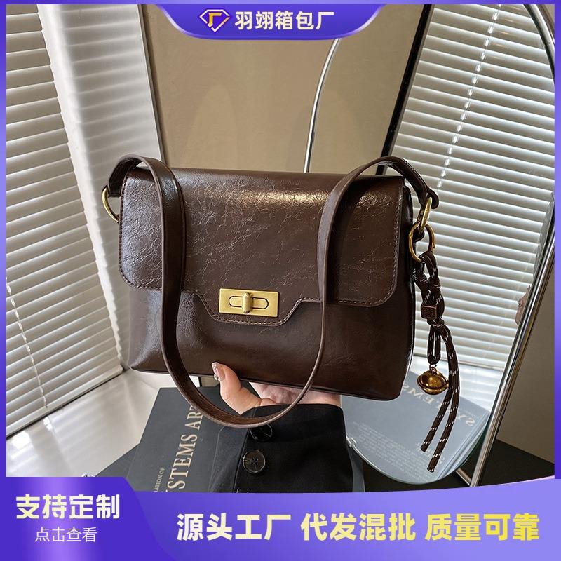 Маленькая сумка женская модная универсальная новая ретро сумка через плечо, сумка-мессенджер, нишевая дорожная маленькая квадратная сумка