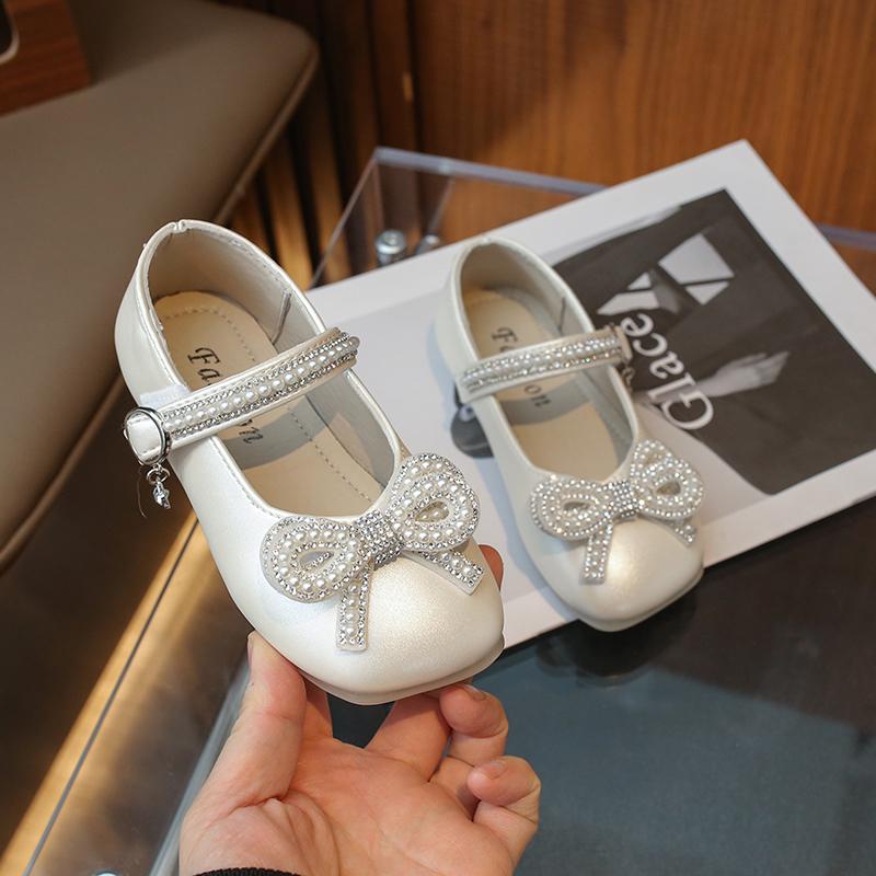 2024 Новые туфли Мэри Джейн для девочек на вечеринку, свадьбу, шоу, милый бант, стразы, жемчуг, однотонные детские модные кожаные туфли, повседневные
