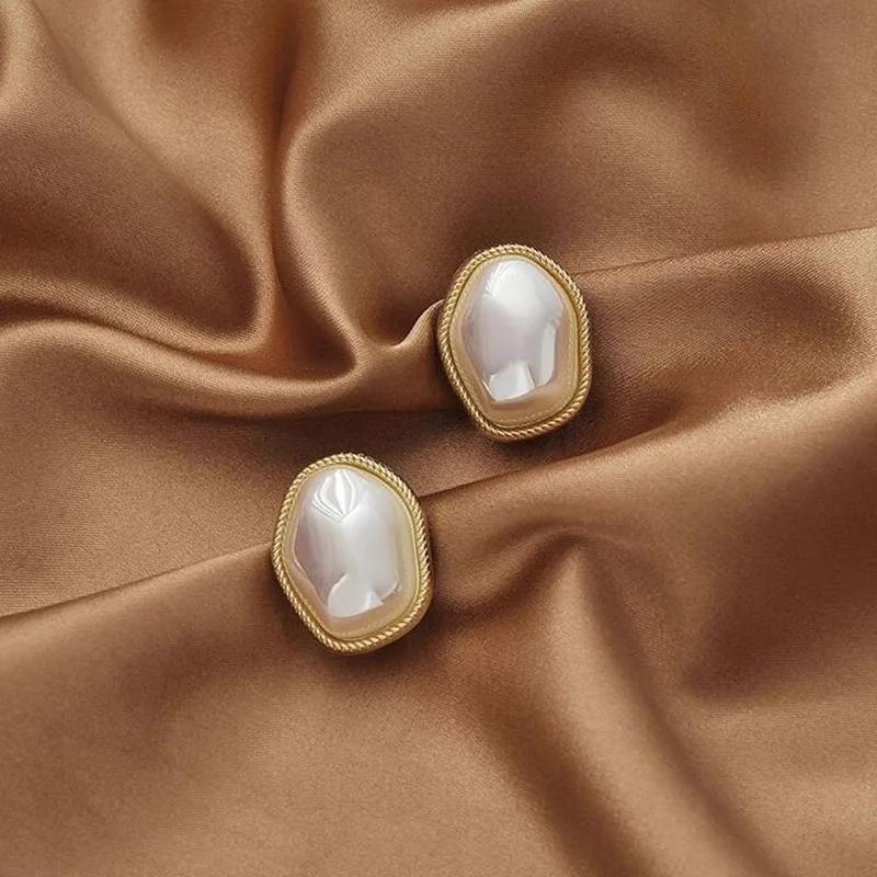Imitation Pearl Earrings Zircon Retro Elegant Irregular Oval Square Hollow Out Earrings for Women Party Autumn Winter Jewelry