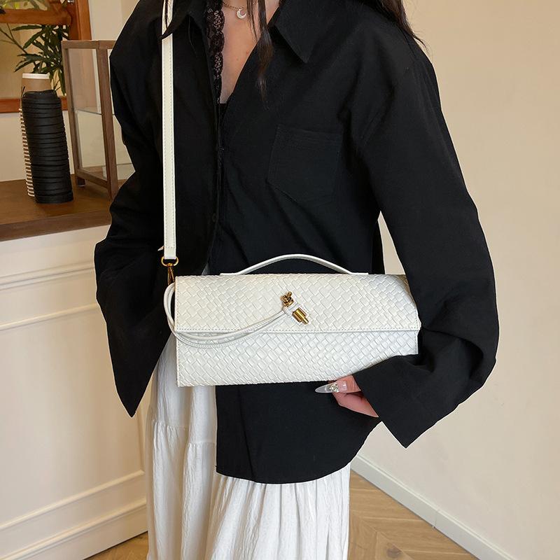 2026 new woven baguette bag texture retro handbag simple soft leather shoulder messenger women's bag