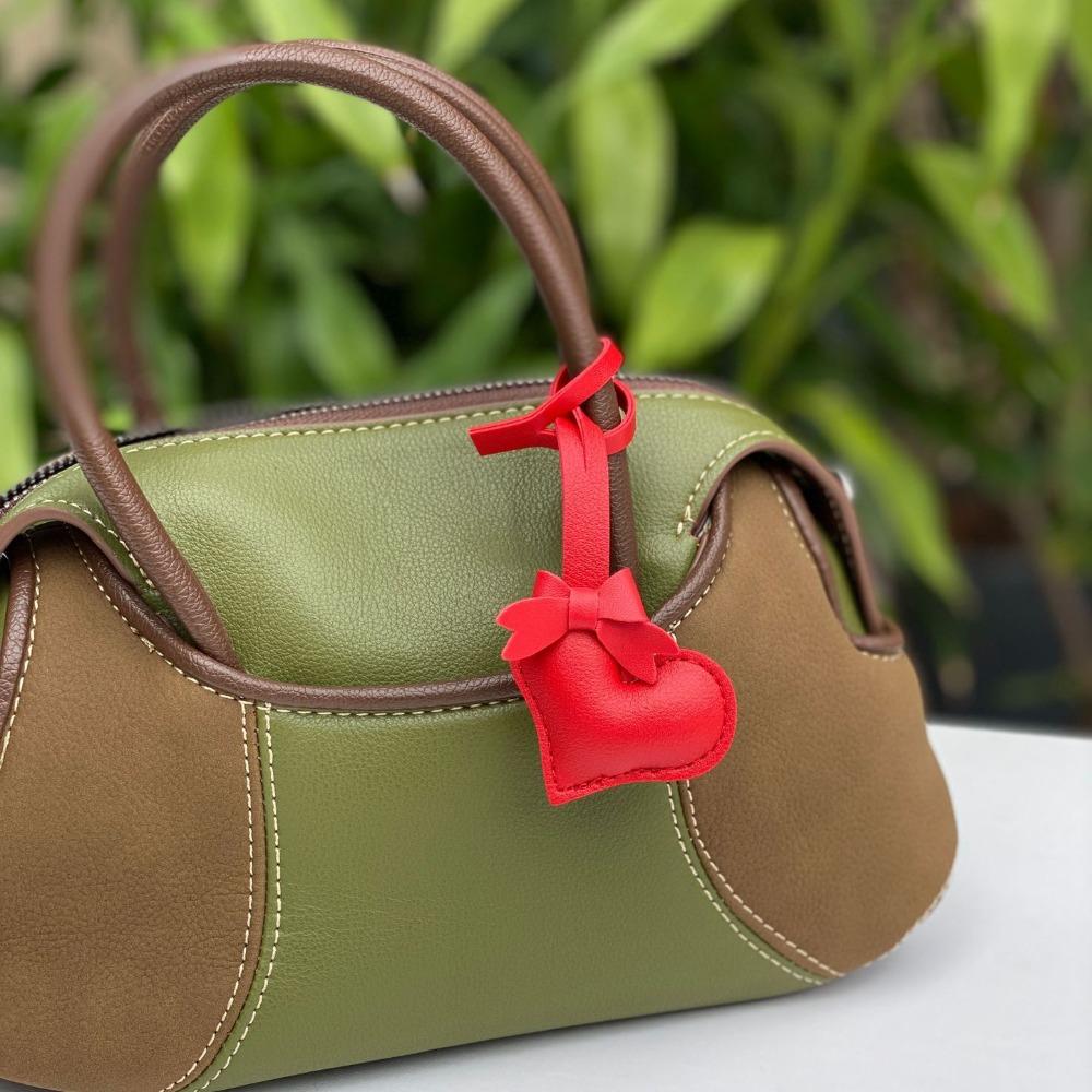 Мягкий брелок в форме сердца с бантом, автомобильный держатель для ключей, кулон на сумку в виде ромашки, милый брелок из искусственной кожи для пары