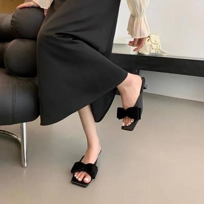 Модная уличная обувь с бантом, шлепанцы, стильный новый стиль, женские тапочки и женские сандалии, дешевая ликвидация, тренд 2025, удобная обувь