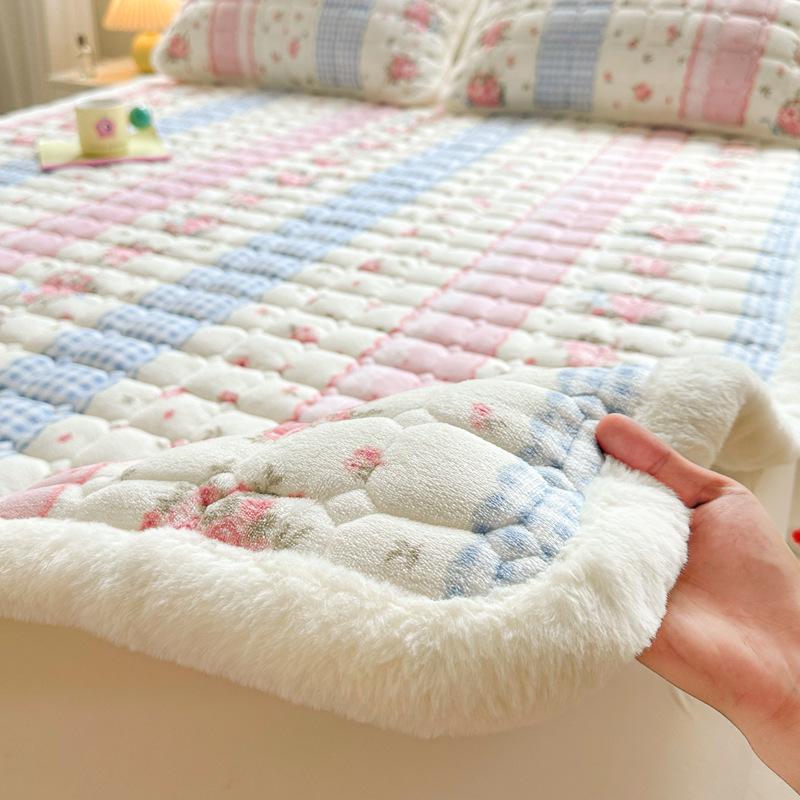 Стеганый велюровый наматрасник - Мягкая коралловая флисовая зимняя накладка, Утолщенный и теплый татами-мат.
