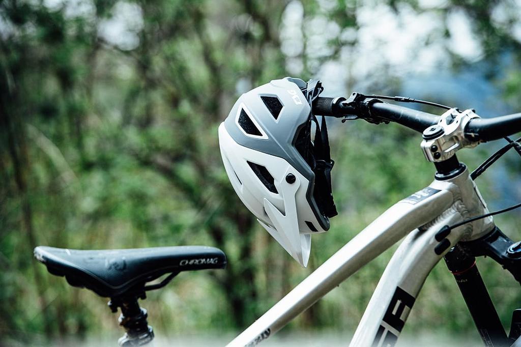 TSG Chatter Однотонный атлас - Черный, L/XL