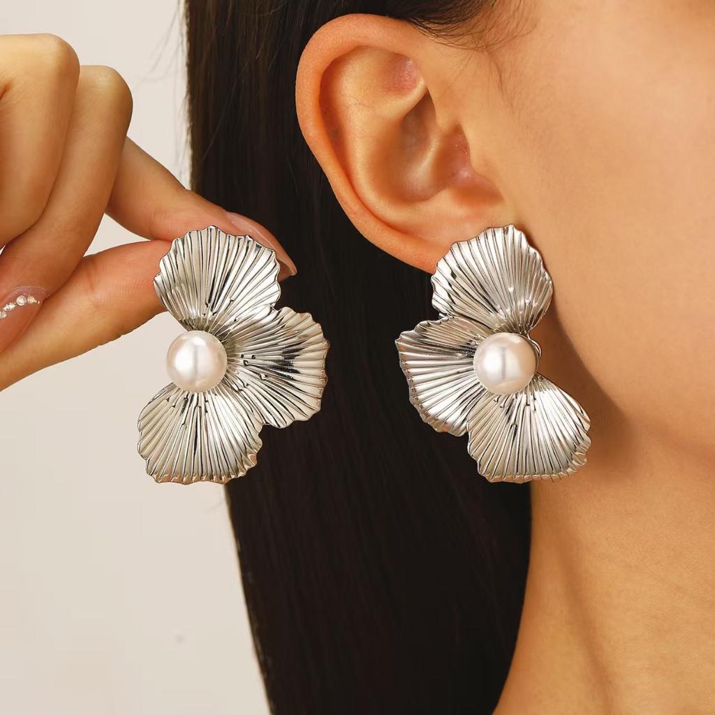 Европейские и американские серьги из сплава в стиле холодного ветра, женские ретро серьги в виде листьев, трансграничная бижутерия, модные серьги женские