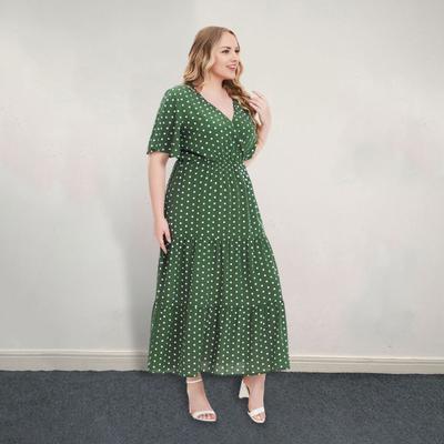 Женское платье больших размеров с V-образным вырезом, короткими рукавами, оборками и расклешенным подолом миди