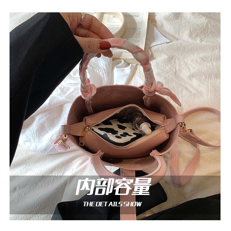 IELGY Women's Vegetable Basket Shoulder Messenger Bag, Simple and Versatile Portable Bucket Bag