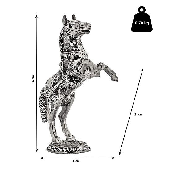 Серебряная лошадь-подставка и праздничный подарок